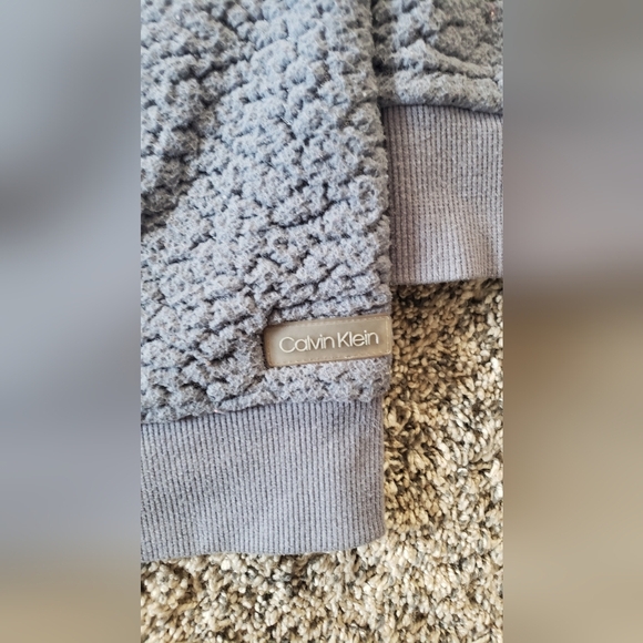 Calvin Klein| Sherpa Fuzzy and Cozy Crew Neck Sweater Sweatshirt - Picture 3 of 4